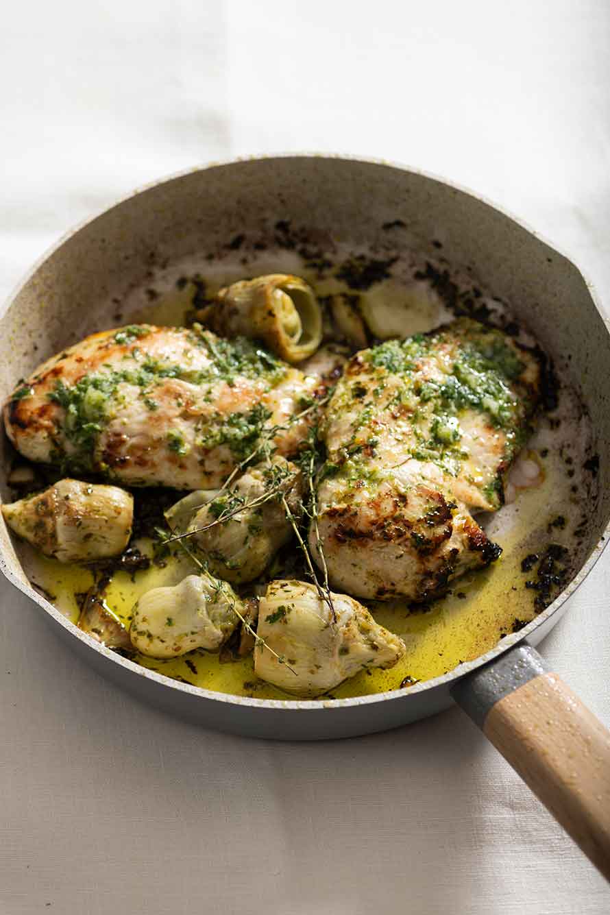 pollo-con-corazones-de-alcachofa-y-hierbas