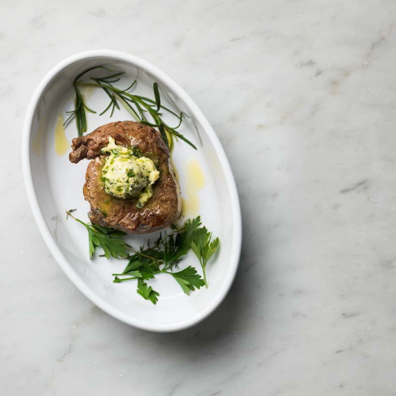 steak-con-mantequilla-de-hierbas