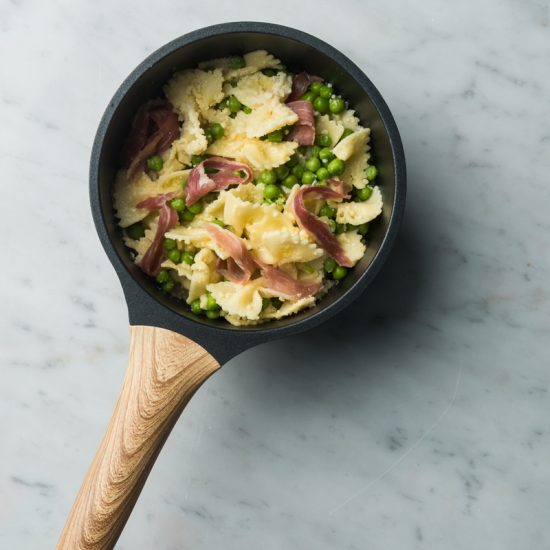 farfalle-con-arvejas-y-prosciutto