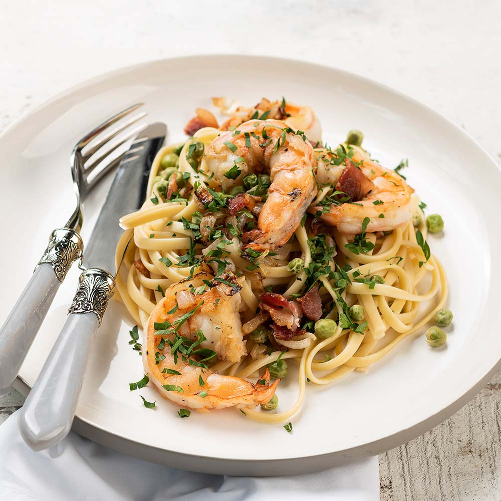 linguine-con-camarones-cebolla-caramelizada-pancetta-y-arvejas