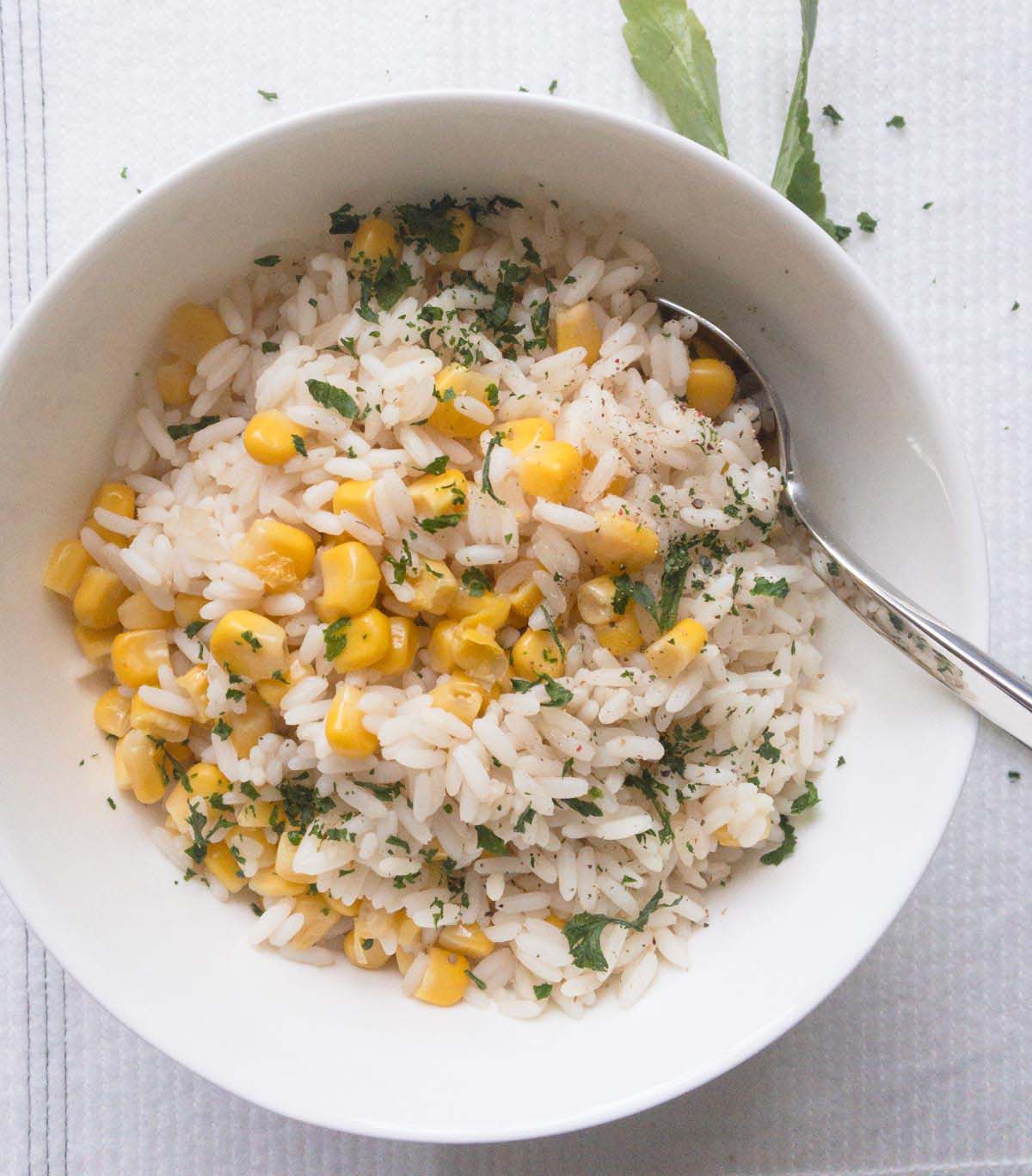 arroz con cilantro y maiz