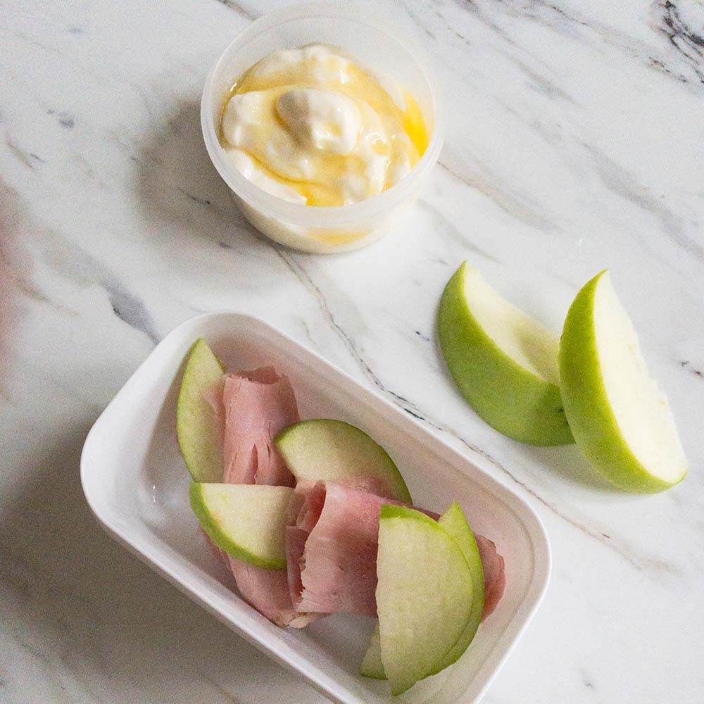 manzanas-y-jamon-con-dip-de-yogurt