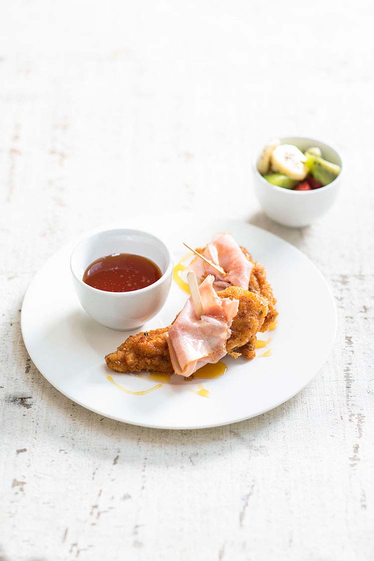 pinchos-de-pollo-enrollados-con-jamon
