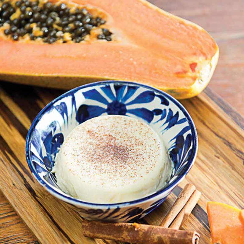 panna-cotta-de-canela-con-salsa-de-papaya-y-jengibre