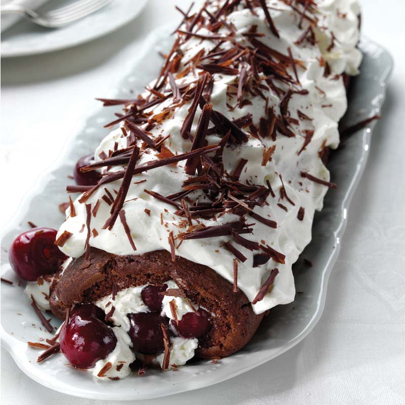 roulade-de-chocolate-y-pistachos-relleno-de-ganache-con-ron-y-cerezas