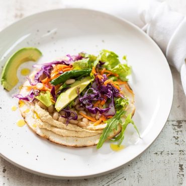 wraps-de-frijol-blanco-y-aguacate
