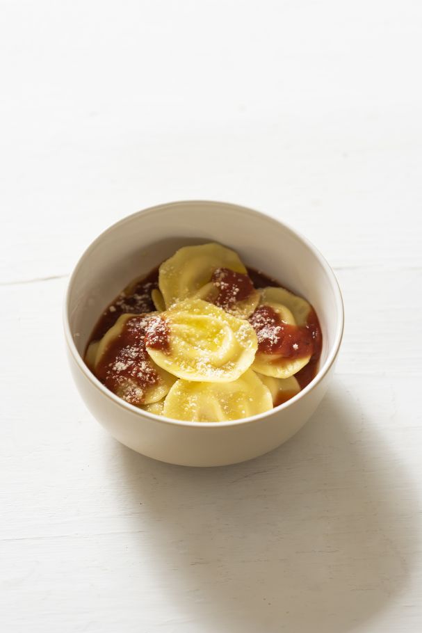 tortelini con salsa de tomates