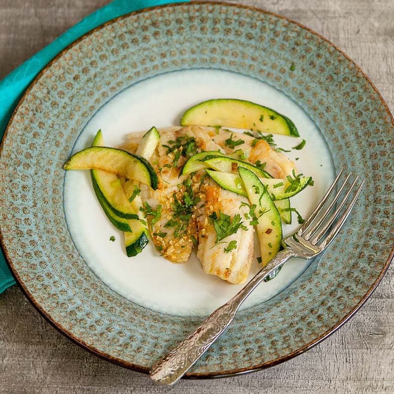 tilapia-con-zucchini-y-hierbas-con-couscous