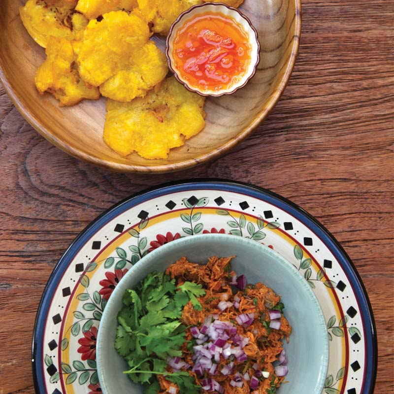 guisado-de-cochinita-con-tostones