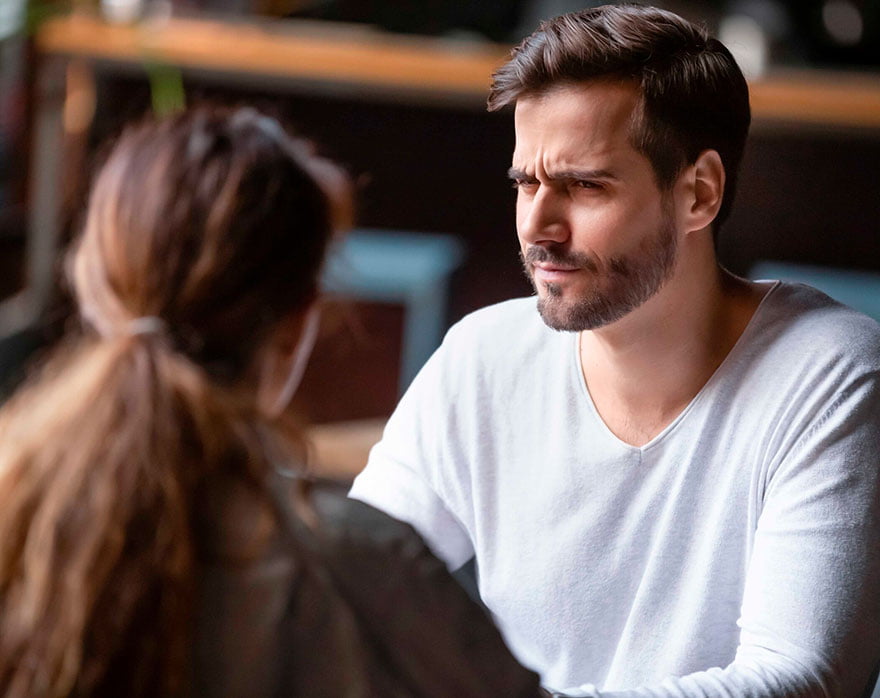 cosas-que-no-debes-permitirle-a-tu-pareja