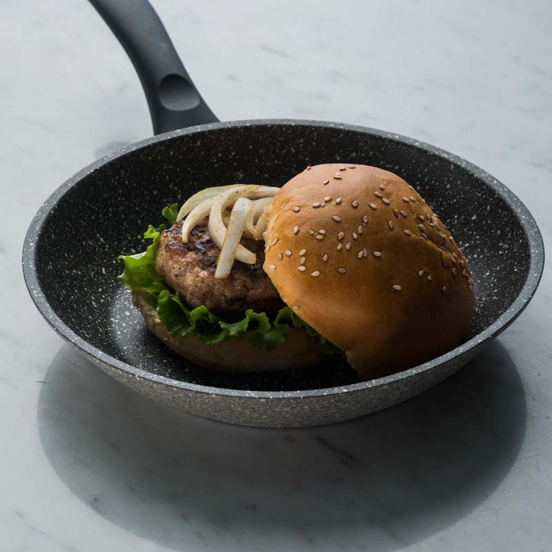 hamburguesa-de-cerdo-con-cebolla-caramelizada