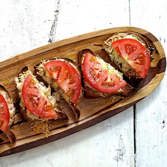 tostadas-de-tomate-con-atun