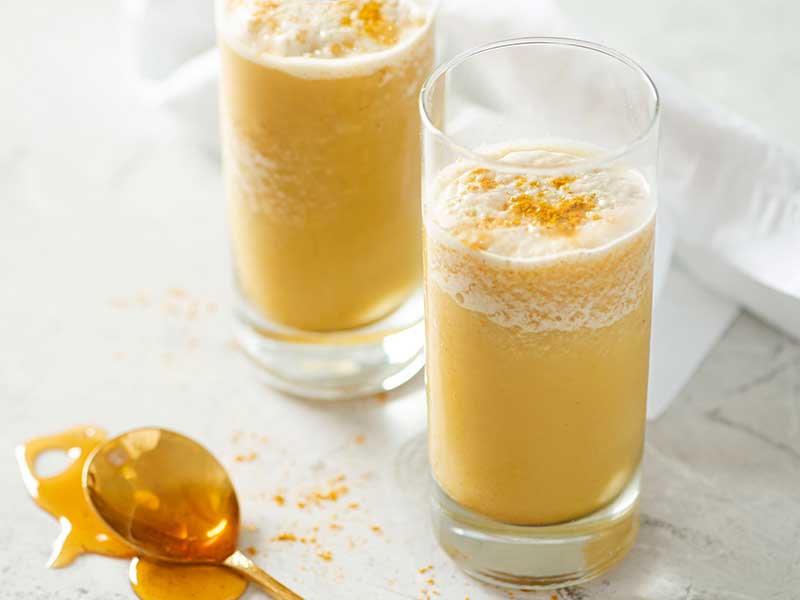 Iced golden latte