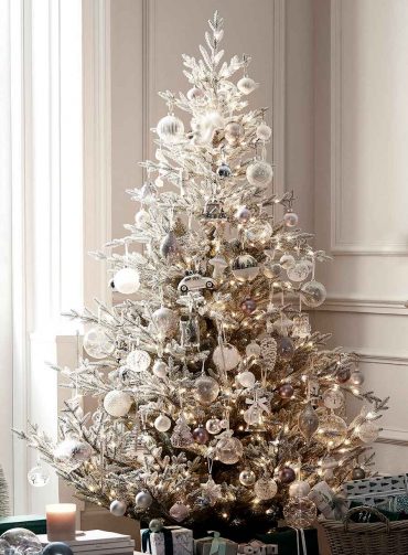 decorando el árbol de navidad