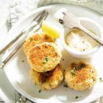 Fish-cakes-con-aioli-de-azafrán-sq