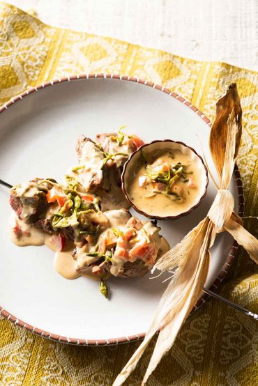 Pinchos-de-lomito-con-loroco