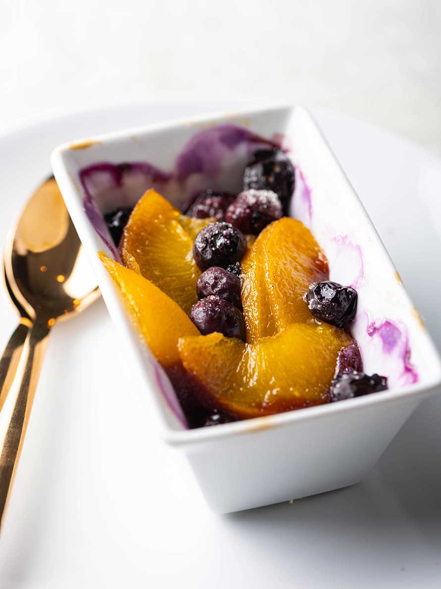 Melocotones-horneados-con-blueberries
