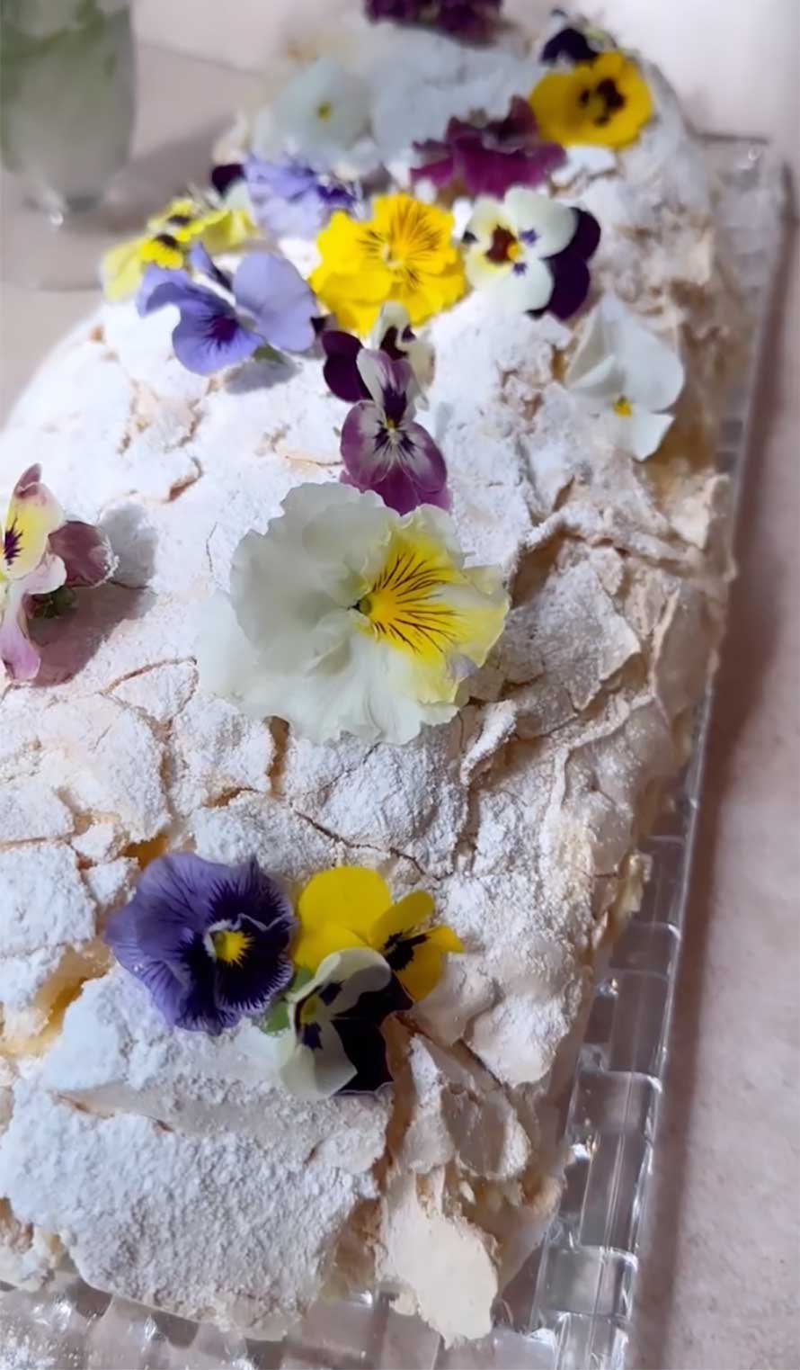 rollo-de-espumilla-relleno-de-mousse-de-chocolate-blanco
