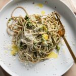pasta-integral-con-espinaca-y-pistachos