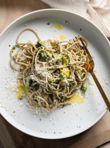 pasta-integral-con-espinaca-y-pistachos